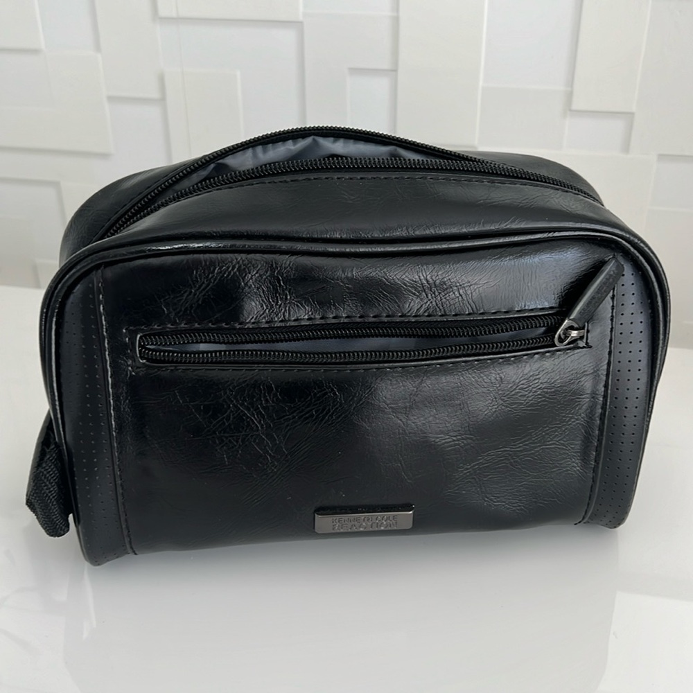 Kenneth Cole Reaction Toiletry bag